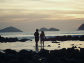 000Velha Roupa Colorida_cena praia